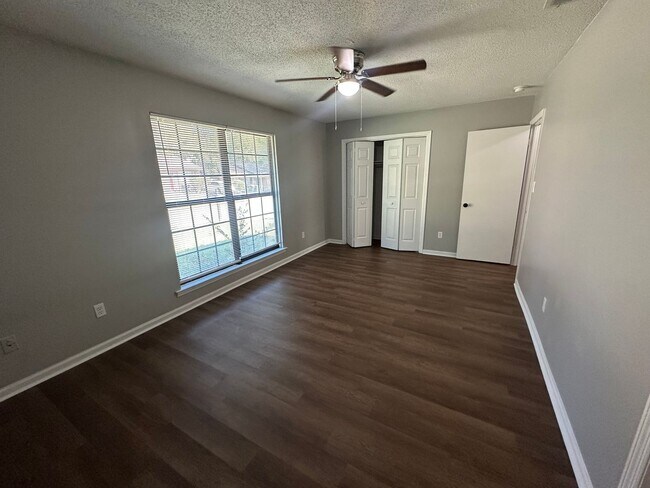 Building Photo - Harmon Creek