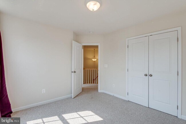 Building Photo - 10424 Goldenrod Dr