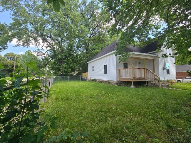 Building Photo - Stylish Newly Renovated 3-Bed, 2-Bath Retreat