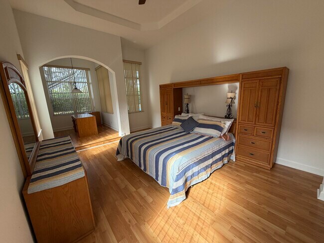 Building Photo - 10440 Cypress Lakes Preserve Dr