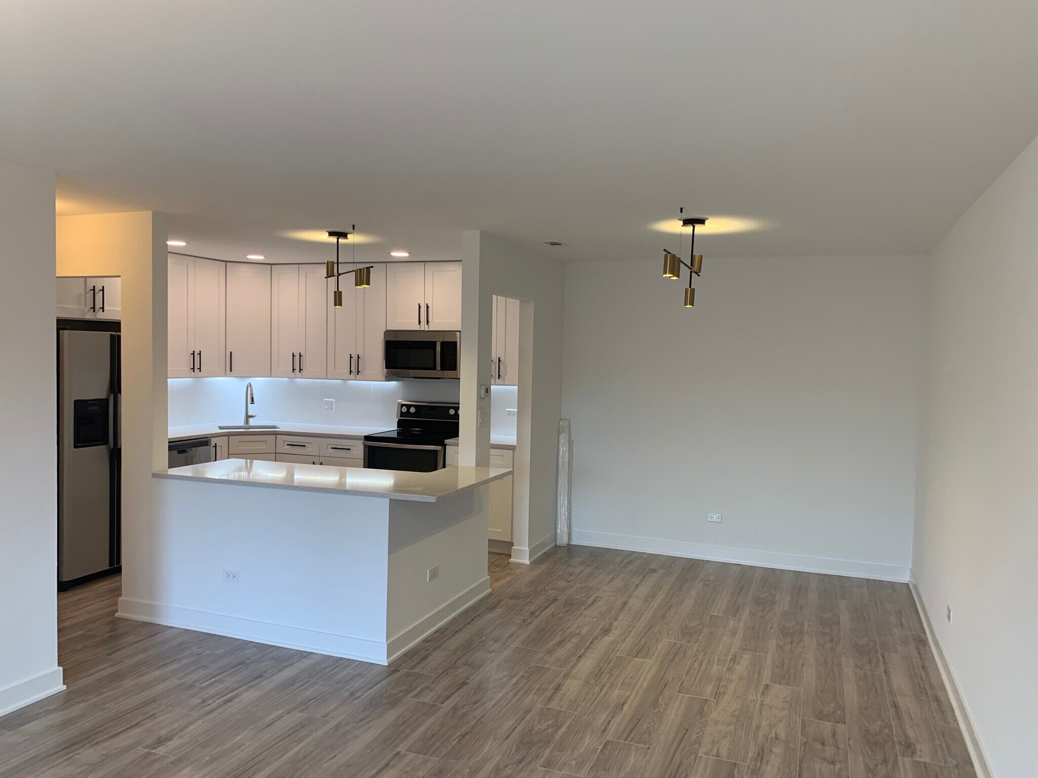 Building Photo - 1002 Castilian Ct