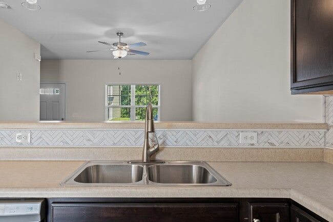 Building Photo - Charming 2-Bedroom, 2.5 Baths Townhouse in...