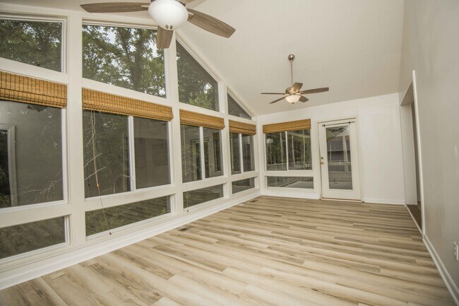 Building Photo - 106 Oohleeno Way