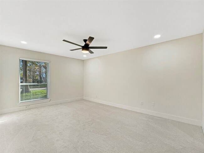 Building Photo - 5034 Oak Shadows Dr