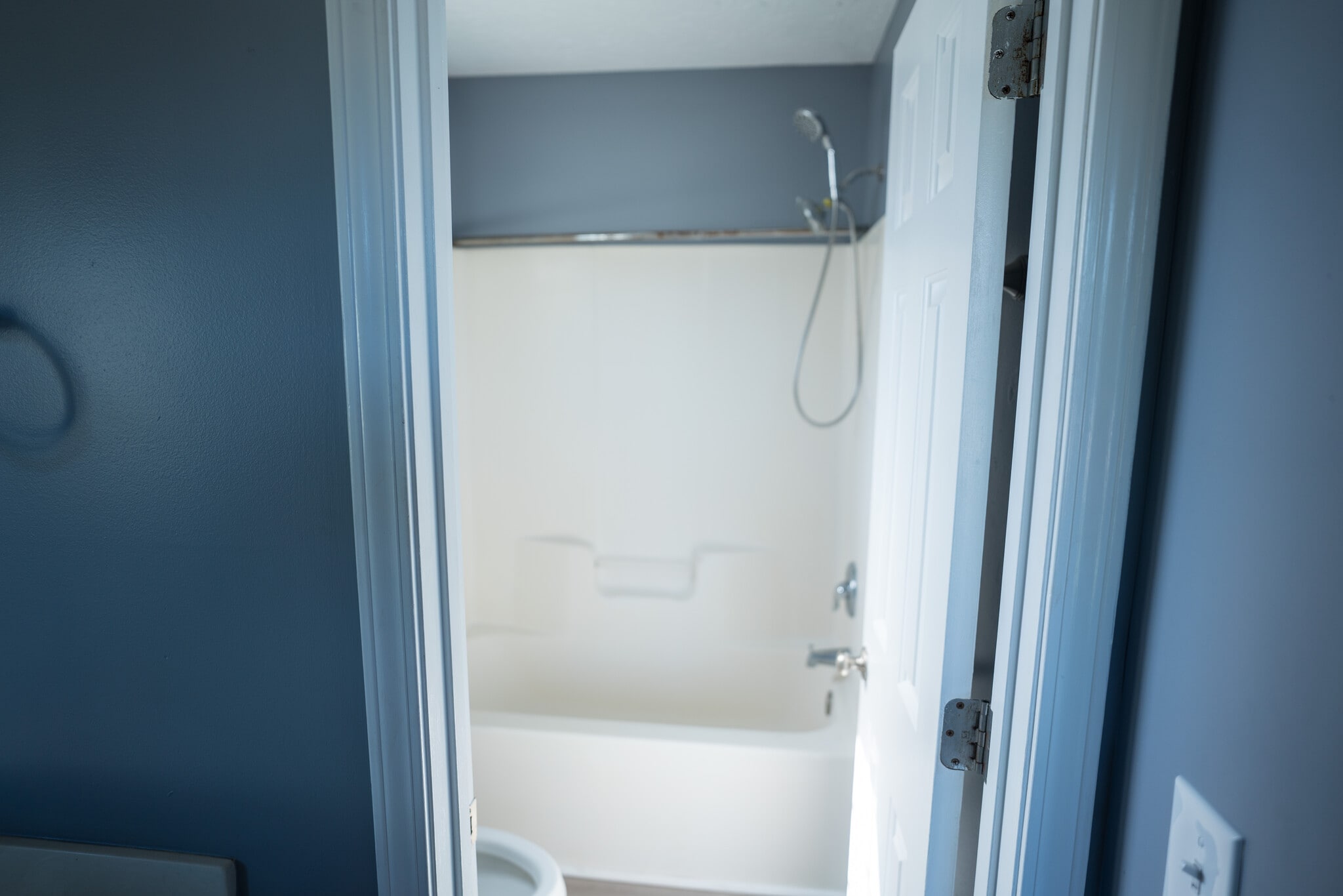 master bath - 1905 Elsie Cir NE