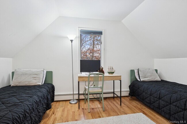 Building Photo - 12 Hildreth Rd S