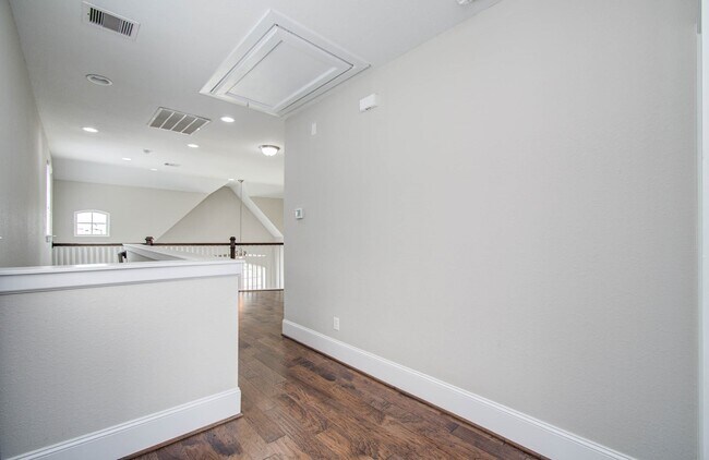 Building Photo - 11023 Acorn Falls Dr