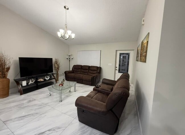 Building Photo - 1082 SW Bellevue Ave