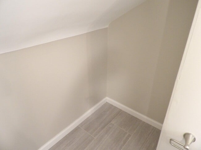 Building Photo - 286 Zandale Dr
