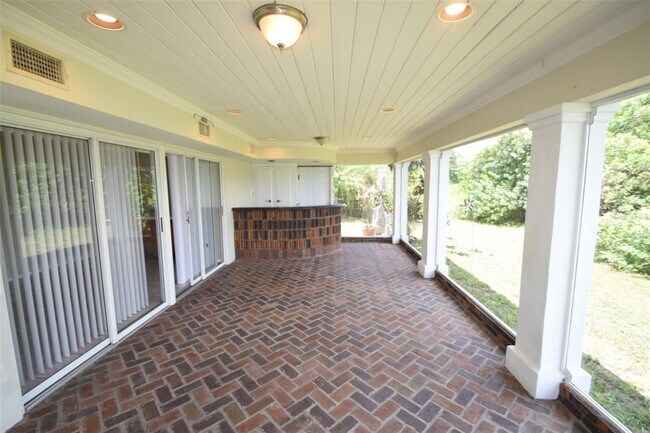 Building Photo - 1204 Honeytree Ln W