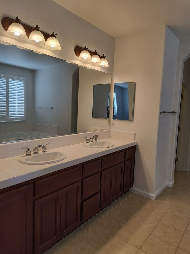 Building Photo - 4 Bedroom Coming Soon In Elk Grove!