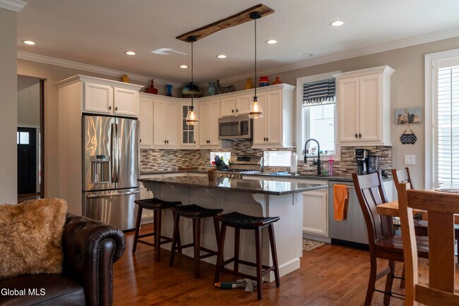 Building Photo - 5 Maria Ln