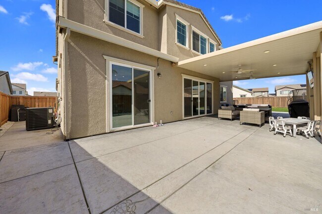 Building Photo - 1245 Pacific Pl