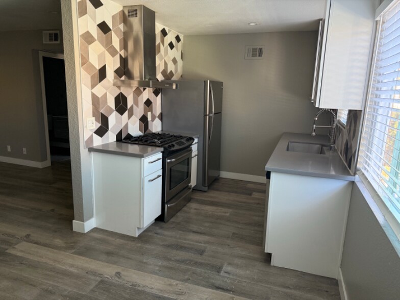 Building Photo - 11040 Hesby St