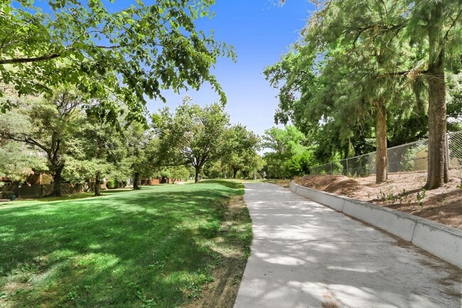 Building Photo - North Davis Condo-Available