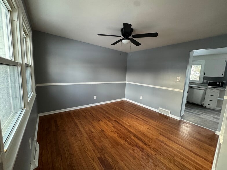 Dining room - 206 Longmeadow Dr