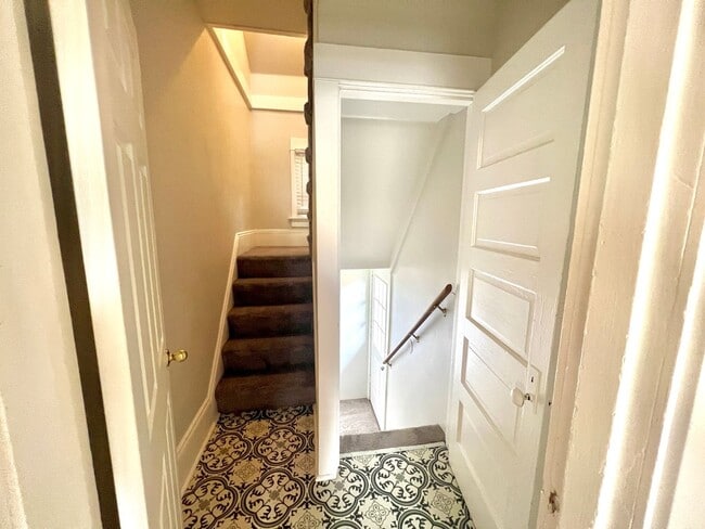 Building Photo - Reed Neighborhood Beautifully Renovated 3-...
