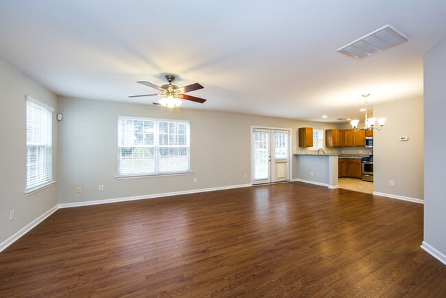 Building Photo - Great 3BD/2.5BA Home in Desirable Highland Creek!