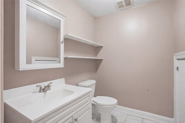 Building Photo - 106 Newport Bridge Rd