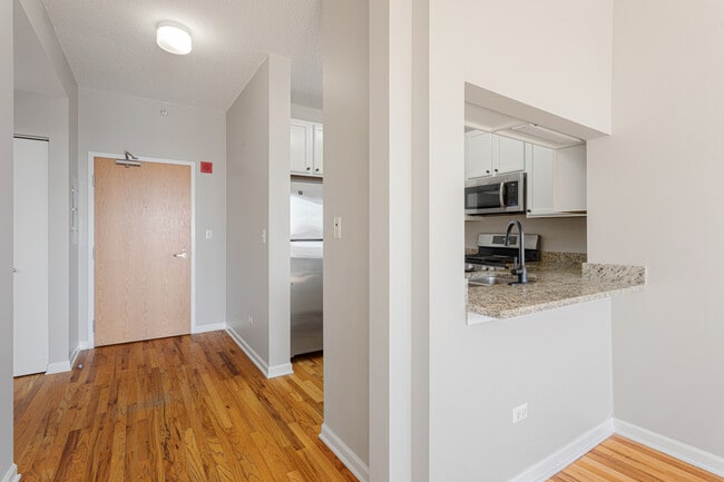 Building Photo - 1717 S Prairie Ave