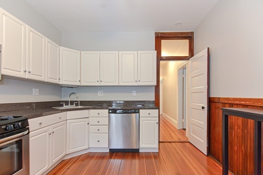 Building Photo - 83 Farragut Rd