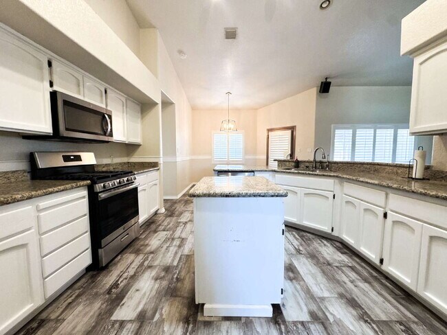 Building Photo - “Spacious 4-Bedroom, 2-Bathroom Home with Pool in Tamarack”