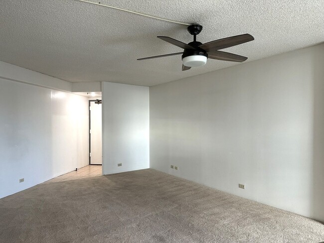 Building Photo - Honolulu Park Place - 2BR/2BA/Tandem Parking