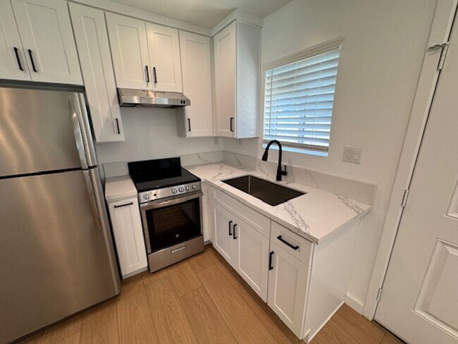 Building Photo - 5300 Glasgow Ct