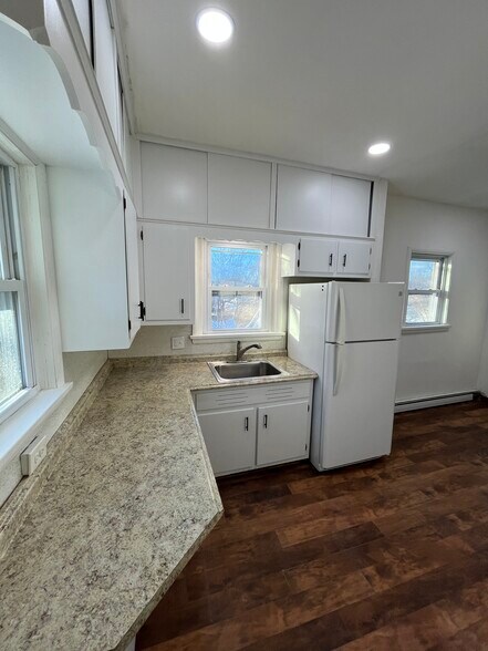 Building Photo - 44 Cedar Ave