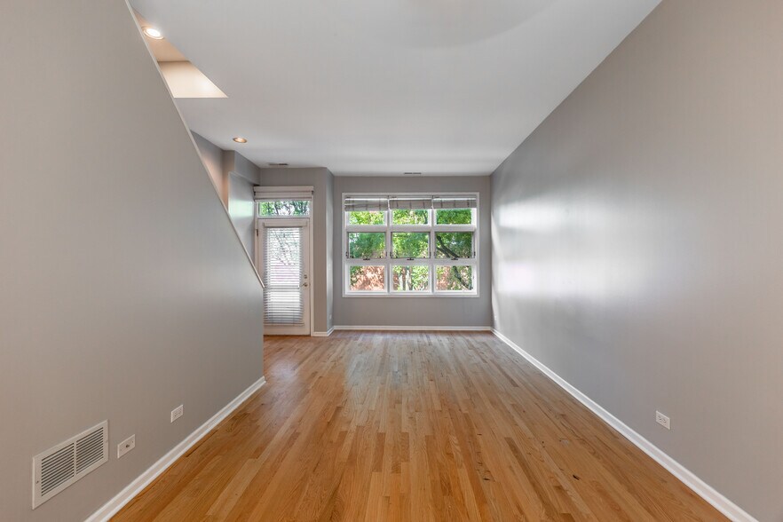 Building Photo - 855 W Erie St