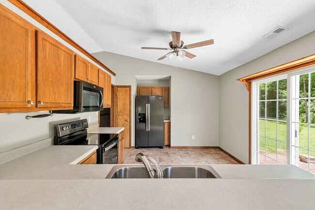 Building Photo - 304 Gaston Ct