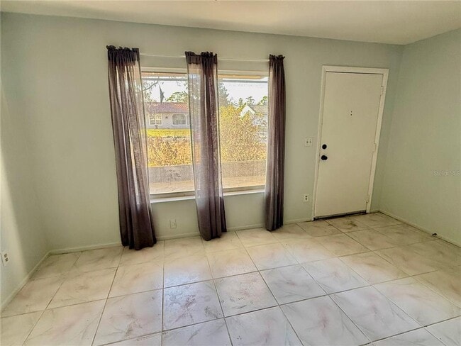 Building Photo - 10159 Crown Ct