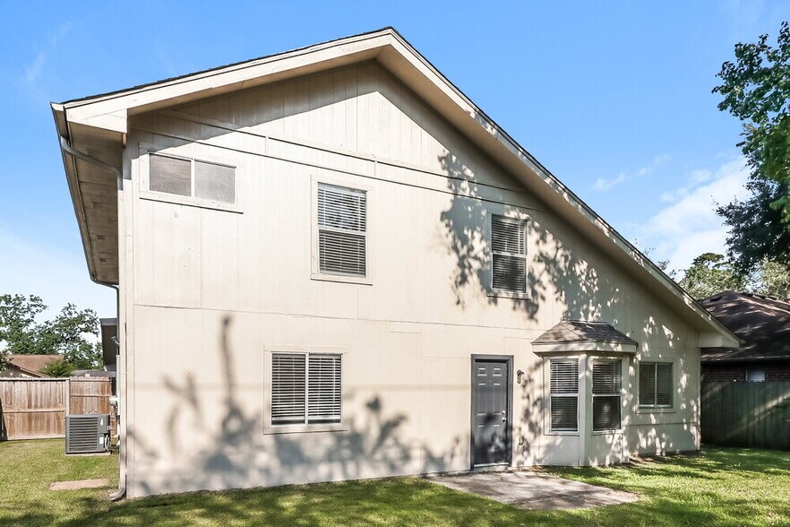 Building Photo - 18711 Droitwich Dr