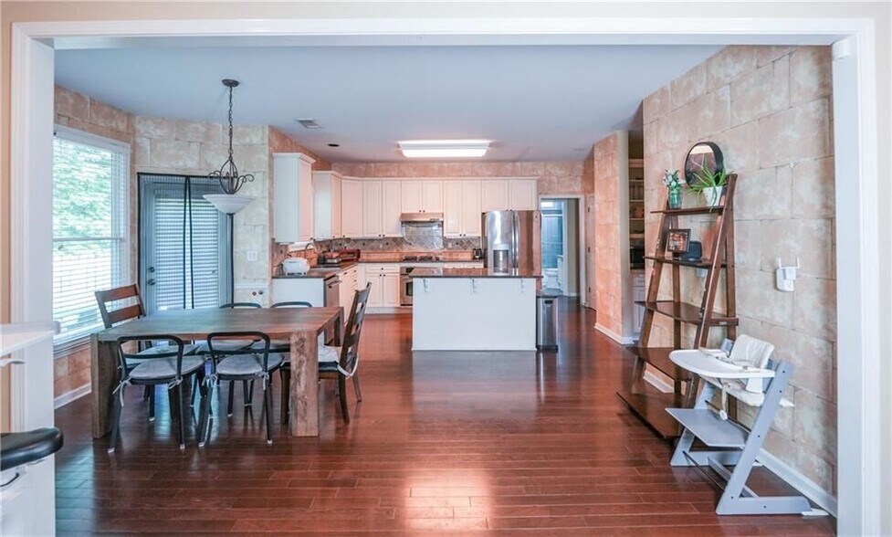 Building Photo - 350 Scarborough Way