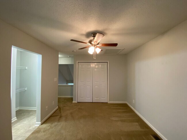 Building Photo - 568 Brookside Ct