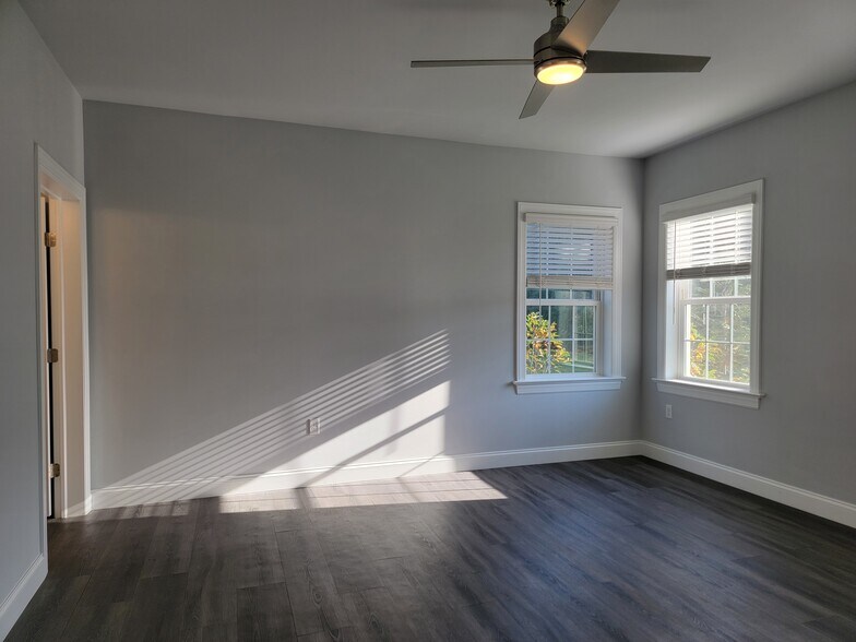 Building Photo - 213 Buckton Dr