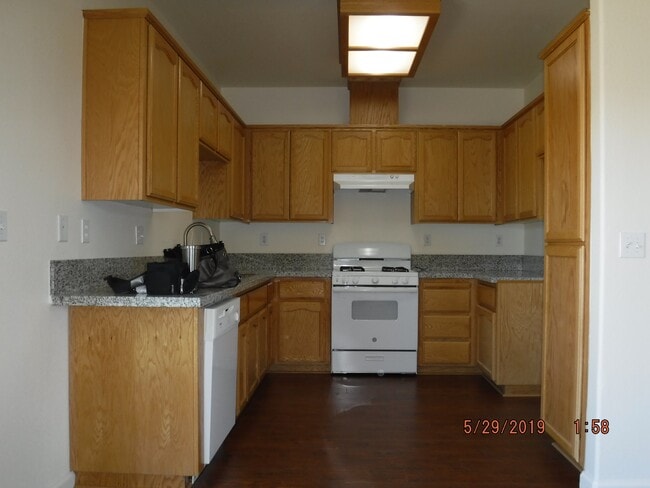 Building Photo - 2175 Roberta Ave