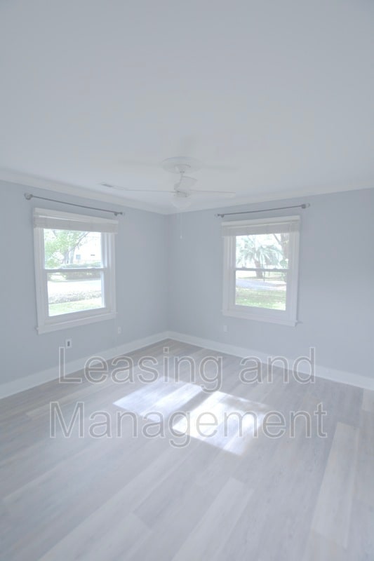 Building Photo - 2 Rosedale Dr