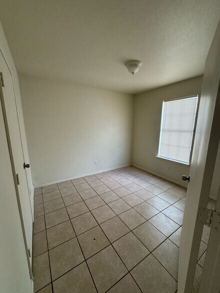 Building Photo - 1405 Donaldson Ave