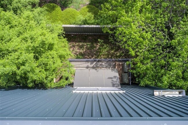 Building Photo - 241 Maynard Terrace SE