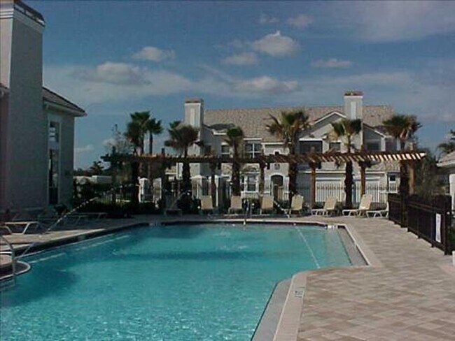 Building Photo - The Villas Condominiums  2/2 AVAILALBE NOW!