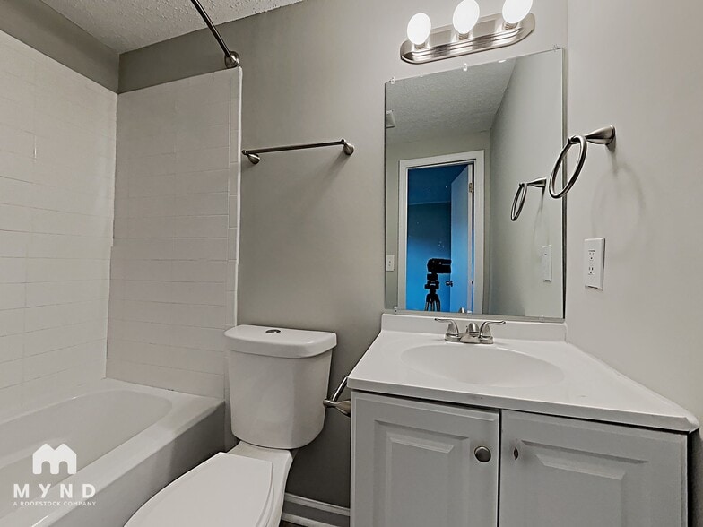 Building Photo - 1112 Pine St