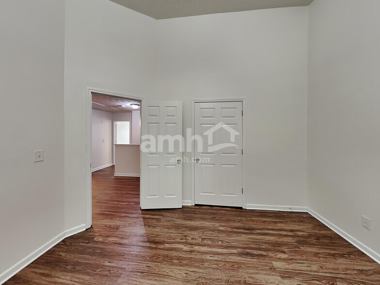 Building Photo - 659 Shadow Lakes Dr