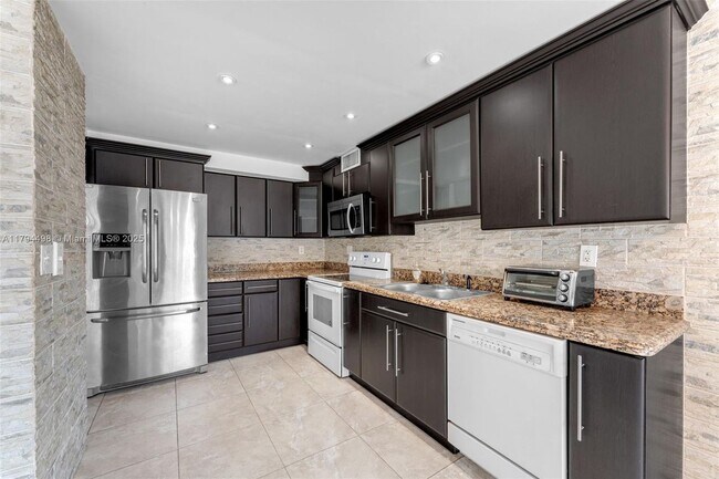 Building Photo - 5800 SW 127th Ave