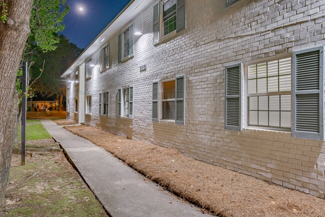 Building Photo - Charming 1-bedroom, 1-bath apartment locat...