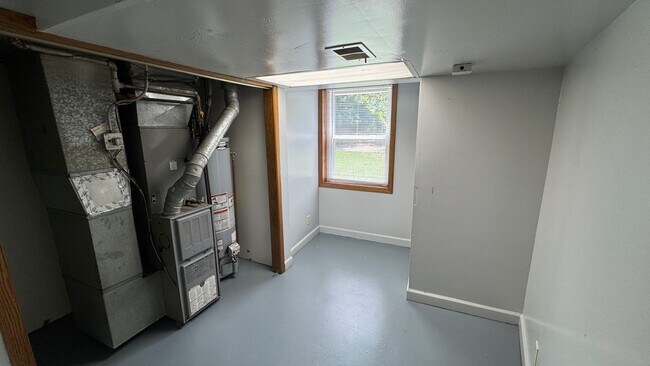 Building Photo - 525 E 47th St