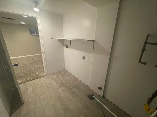 Building Photo - 550 E 250 N