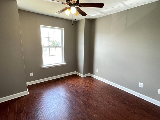 Building Photo - 262 Garrison Way