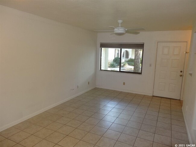 Building Photo - 2635 SW 35th Pl