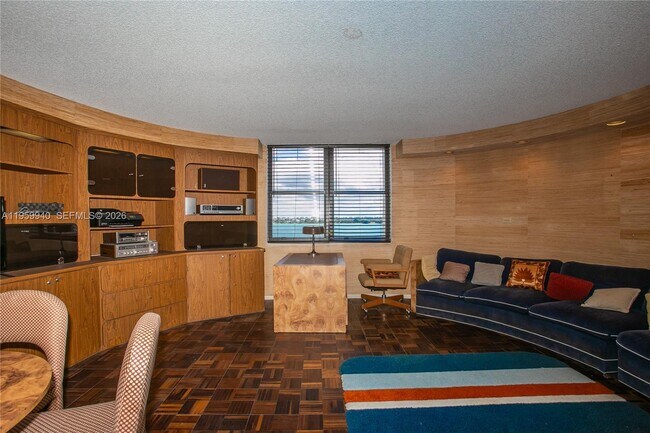 Building Photo - 1800 NE 114th St